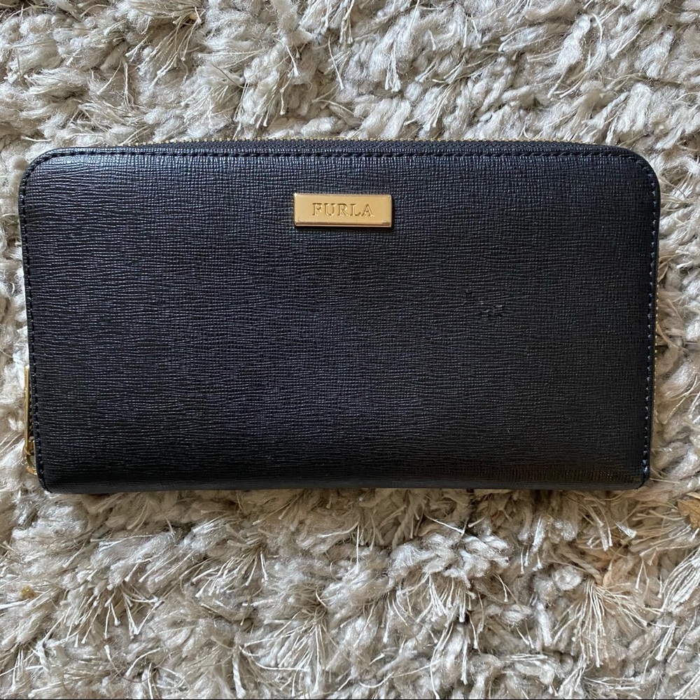 FURLA ZIP AROUND WALLET